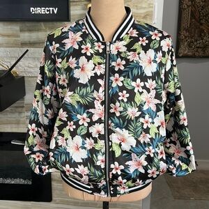 New‎ Look Women’s Black Floral Jacket. Size XL (877)